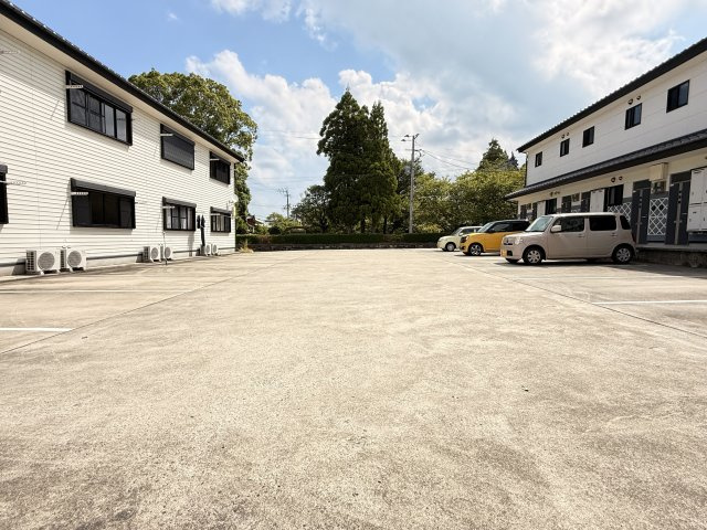 サンマリノ草野 Ａ棟の駐車場|カースペースがあります