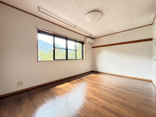 サンマリノ草野 Ａ棟の洋室|ゆったりした洋室です