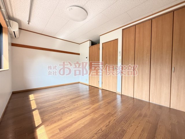 サンマリノ草野 B棟の洋室|明るい洋室です