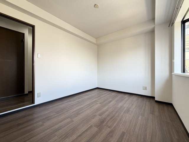 STハイツ照ヶ丘の洋室