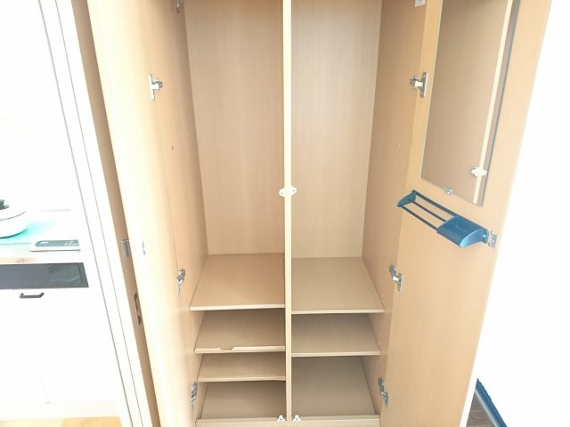 パンブロス６の収納|ワードローブ付き♪衣類や荷物をしっかり収納できます。
