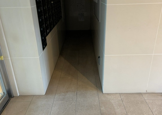 【その他共用部分】 | アーリアレジデンス南町田 | 共用部分は、一棟の建物に住む区分所有者全員が共同で所有するとし、共用部分の管理、補修などは、区分所有者で形成される管理組合が行います。個人の判断で勝手に変更することはできませんので覚えておきましょう。