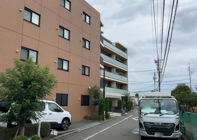 【外観】 | アーリアレジデンス南町田 | 隣家の土地はどうなっているのか、生活利便施設が近くにあるのか、学校まで近いかなど、お客様のライフスタイルにあわせたイメージが重要です。また、近くにあると困る施設が近くにないかも確認するといいでしょう。
