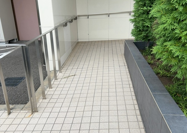 【内装】 | アーリアレジデンス南町田 | 共有部分は、住民なら誰もが使える設備のこと。例えば駐車場やエレベーター、インターネット設備、セキュリティ設備などがあります。他にも、マンションの廊下・外部階段やエントランス・ゴミ置き場などがあります。