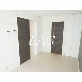 【居間・リビング】 | リラフォート | 洋室のお部屋です。
