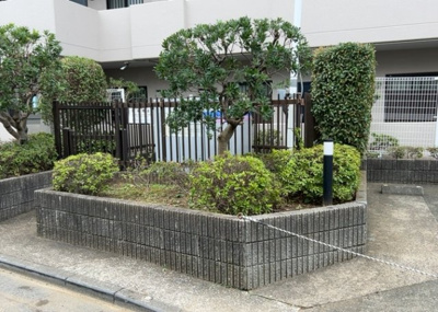【庭】 | レックス座間 | 1階住戸ならではの魅力として専用スペースの解放感を感じられます。広々とした2面ワイドバルコニーに接しており、緑を楽しんだりお子様の遊び場としても活用できる心地よい外部空間が広がっております。