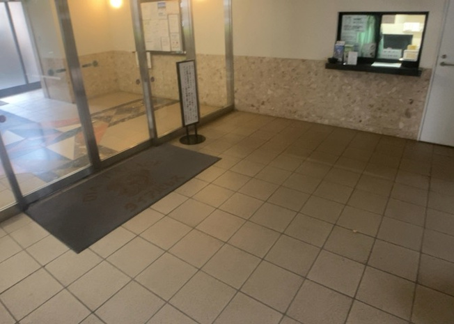 【エントランス】 | ダイアパレス八王子アヴァンティ | マンションのエントランスには、もともと風よけや防犯の役割がありますが、マンションによって宅配ボックスなどの設備が備わっている所もあります。日々の生活をイメージしながら生活しやすさをチェックしましょう。