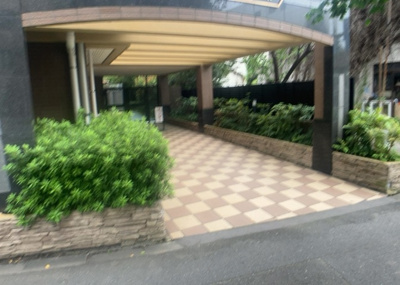 【外観】 | ダイアパレス八王子アヴァンティ | 外観はマンション管理がされているかの目安になります。築年数が古いと、壁面は劣化してひび割れが生じることも！建物が古びていても細かいところが修繕されていると、きちんと管理されているなぁと感じるでしょう。