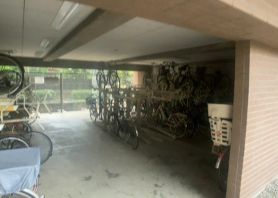 【駐車場】 | ダイアパレス八王子アヴァンティ | 車一台あたりに必要なスペースは、標準サイズの普通自動車で横幅2m50cm、長さ5mは必要になります。ただし、乗降のことも考慮して横幅3m30cm、長さ5m50cmほどは確保できるところを選びましょう。