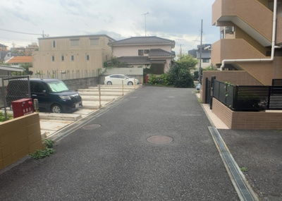 【駐車場】 | ダイアパレス八王子アヴァンティ | 駐車場と明記されていても、最小スペースでつくられた駐車場だと大型車は駐車できなかったり、出入りしにくくなったりする可能性があります。お車のサイズと購入したい物件の駐車場のサイズを現地で確認しましょう。