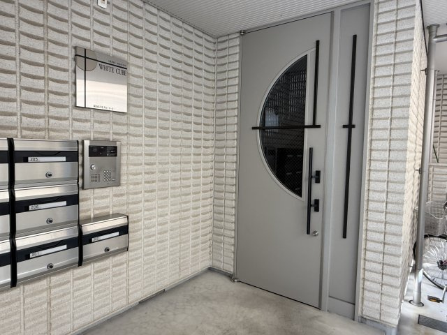 ＷＨＩＴＥ　ＣＵＢＥのエントランス