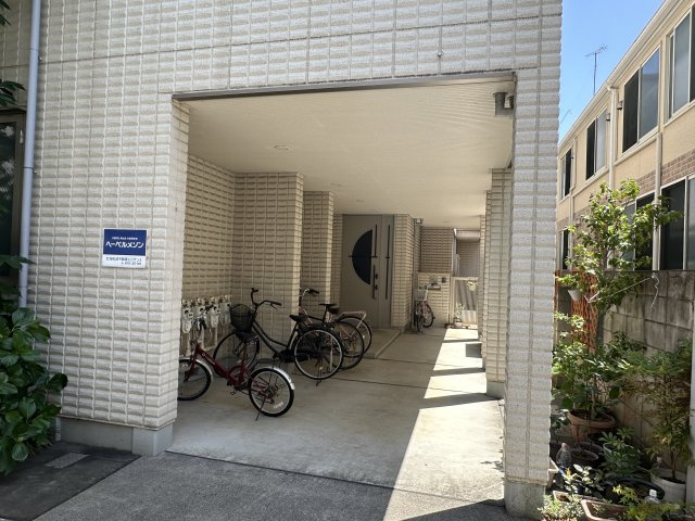 ＷＨＩＴＥ　ＣＵＢＥのエントランス
