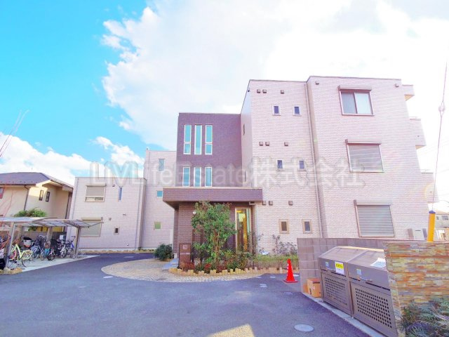 小平市学園東町のアパートの外観