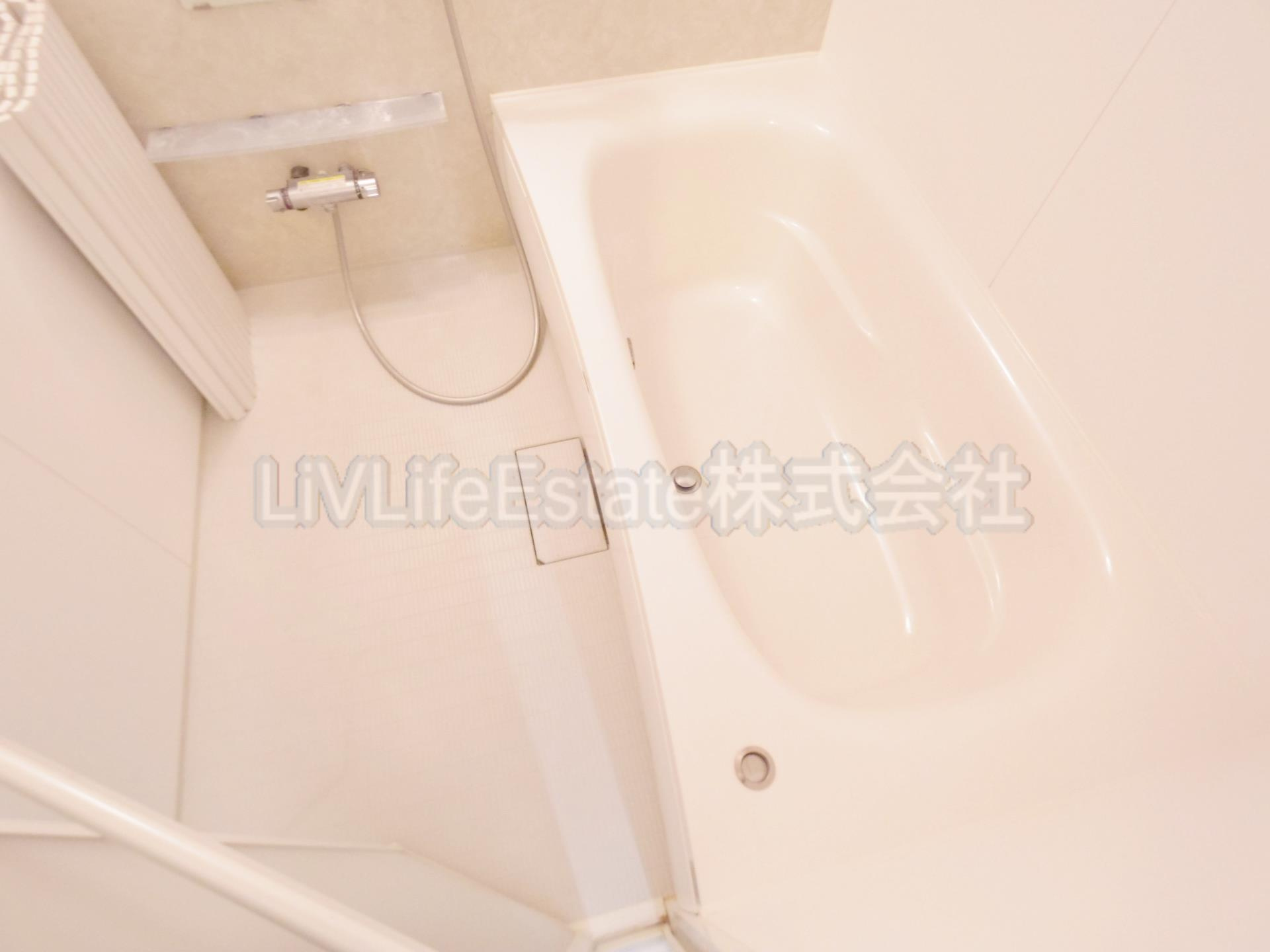 小平市学園東町のアパートの浴室