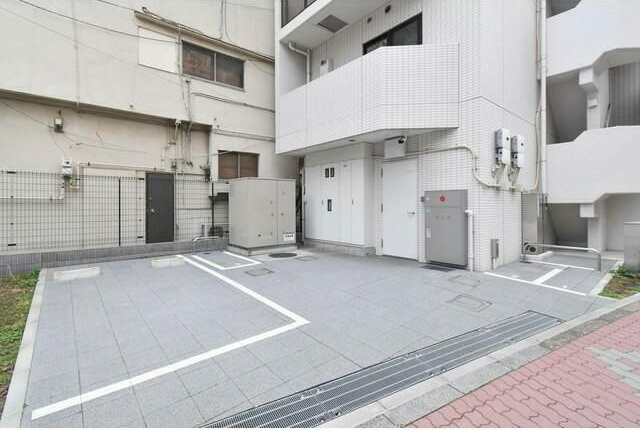 クオリタス浅草橋の駐車場