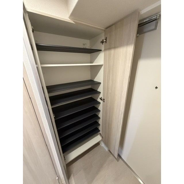 アドバンス北大阪フィーノの玄関