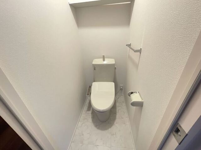 メゾンレジデンスのトイレ|温水洗浄便座付きトイレです。