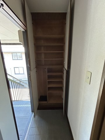 パーシモンコートの玄関