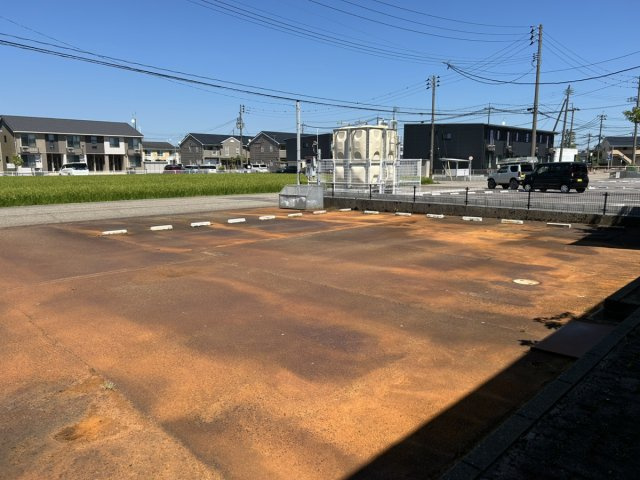 パーシモンコートの駐車場