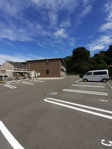 カーサ・ソレイユの駐車場