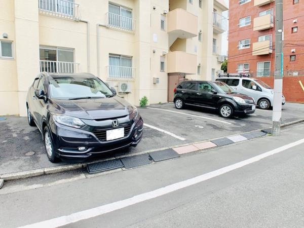 リヴィエラ経堂の駐車場