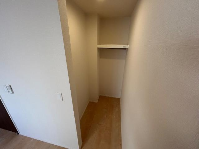 (仮称)箕面市小野原東　新築アパートの収納|ウォークインクローゼット（イメージ）
