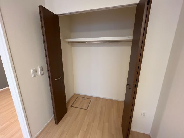 (仮称)箕面市小野原東　新築アパートの収納|クローゼット（イメージ）