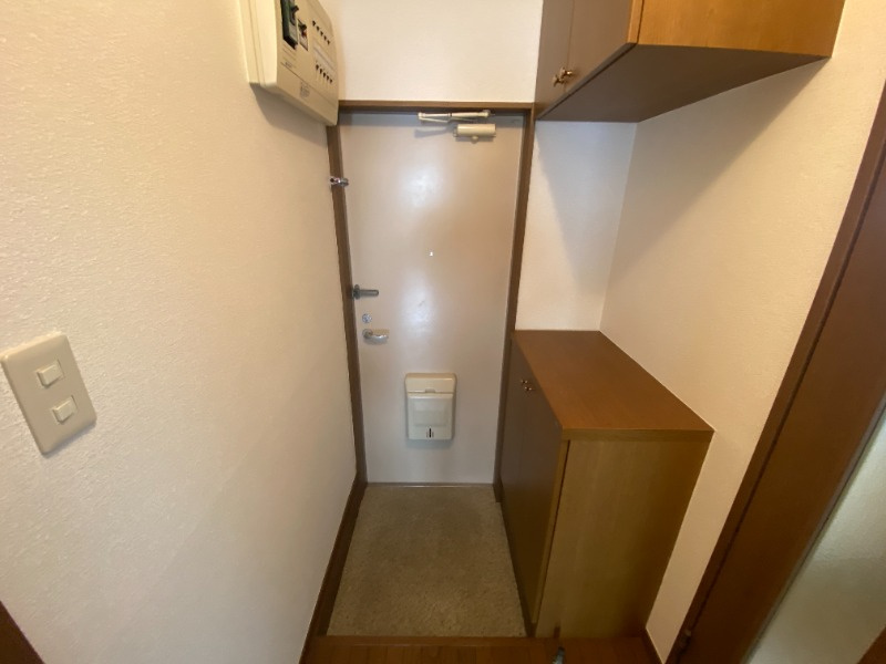エレガンスＢＩＮ弐番館の玄関