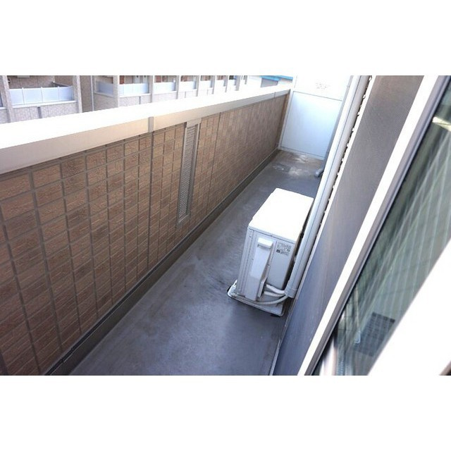 各務原市蘇原花園町３丁目のアパートのバルコニー