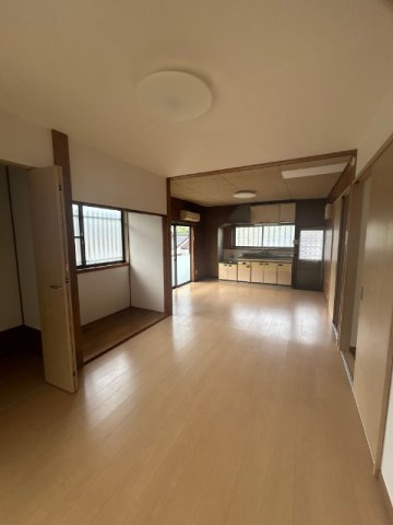 【駐車3台可】黒髪町平屋戸建の居間・リビング