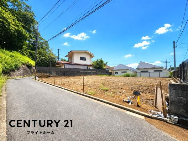 横浜市磯子区森が丘１丁目の新築一戸建の前面道路含む現地写真|陽当りの良さが伝わります。
是非一度、現地へ起こしください。


