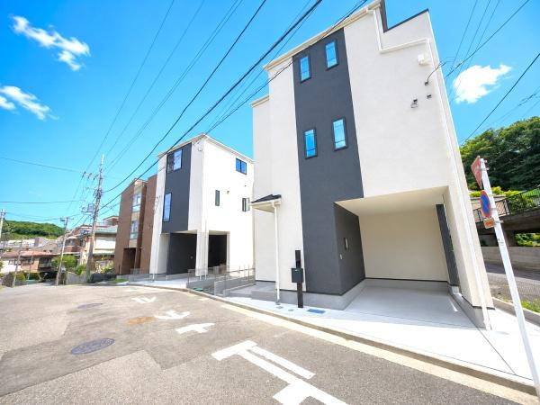 横浜市南区睦町２丁目の新築一戸建の前面道路含む現地写真|周辺は生活利便施設が点在しています。
是非一度、現地へお越しください！