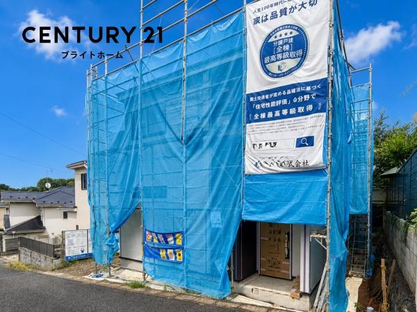 横浜市旭区三反田町の新築一戸建の前面道路含む現地写真|周辺は落ち着いた街並みになります。
子育てにはぴったりの住環境♪