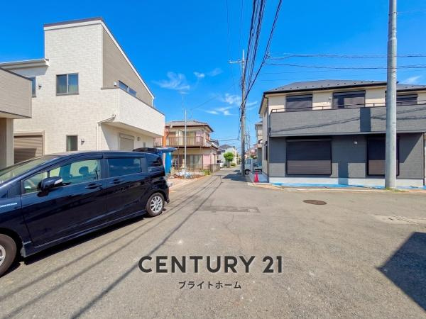 横浜市瀬谷区宮沢２丁目の新築一戸建の前面道路含む現地写真|前面道路が広いので、安心して駐車可能です！
是非現地へお越しください。