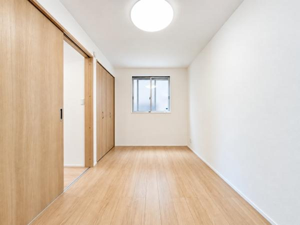 横浜市鶴見区栄町通１丁目の中古一戸建の洋室|落ち着きのある洋室です！
休日はこちらでおくつろぎ下さい♪