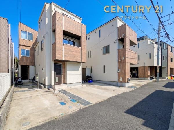 横浜市鶴見区栄町通１丁目の中古一戸建の前面道路含む現地写真|前面道路が広いので、安心して駐車可能です！
是非現地へお越しください。