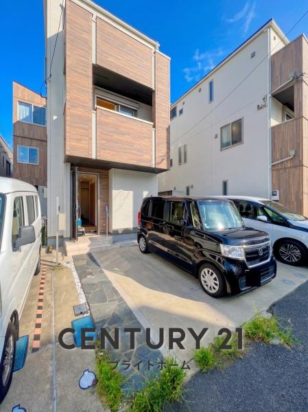 横浜市鶴見区栄町通１丁目の中古一戸建の前面道路含む現地写真|前面道路が広いので、安心して駐車可能です！
是非現地へお越しください。