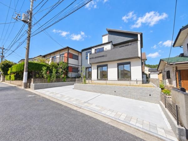 横浜市旭区今宿１丁目の新築一戸建の前面道路含む現地写真|車通りが少ない為、小さなお子様にも安心です。
是非一度、現地へ起こしください。