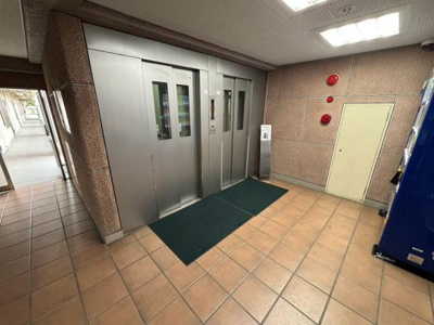 【その他共用部分】 | 【26日(土)・27日(日)見学可】越谷スカイハイツB棟 | エレベーターは2基完備♪忙しい朝も安心です♪