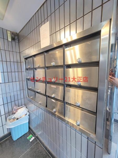 貴和ビルのエントランス