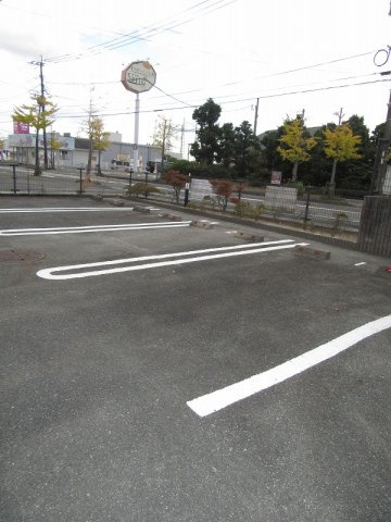 グランデファジョリーノの駐車場
