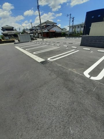 ピアマローネの駐車場
