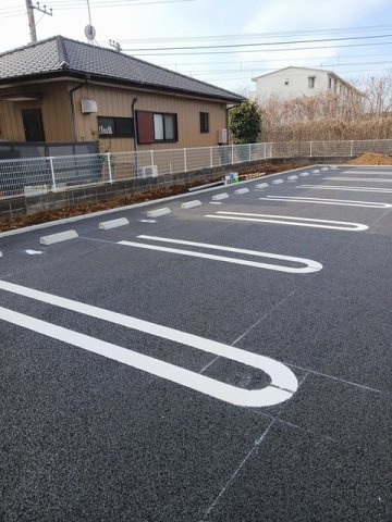 ネオフルールＡの駐車場