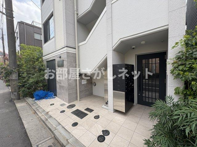 エルファーロ中野新井薬師のエントランス