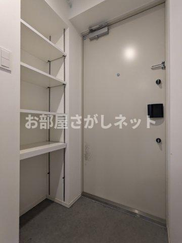 エルファーロ中野新井薬師の玄関