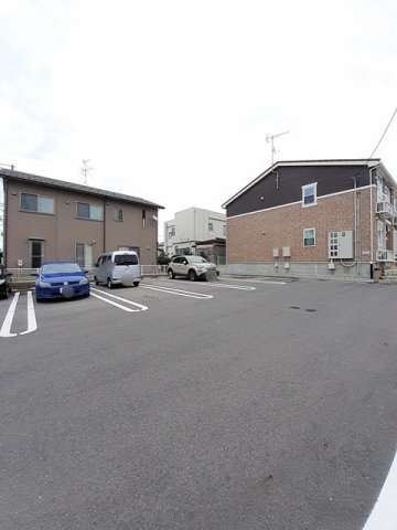 プラム　アライブの駐車場
