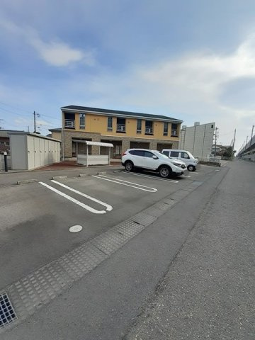 プラトリーナの駐車場