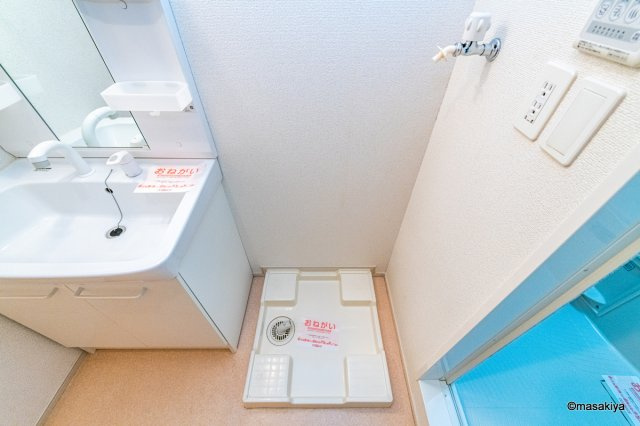 アルバの洗面所|室内洗濯機置き場
