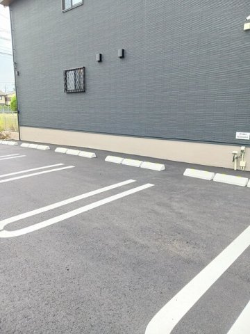 アドーラ　浅井　Ⅰの駐車場