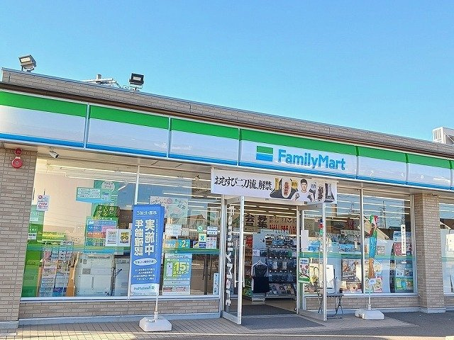 アドーラ　浅井　Ⅰの周辺|ファミリーマート　一宮西浅井店まで776m